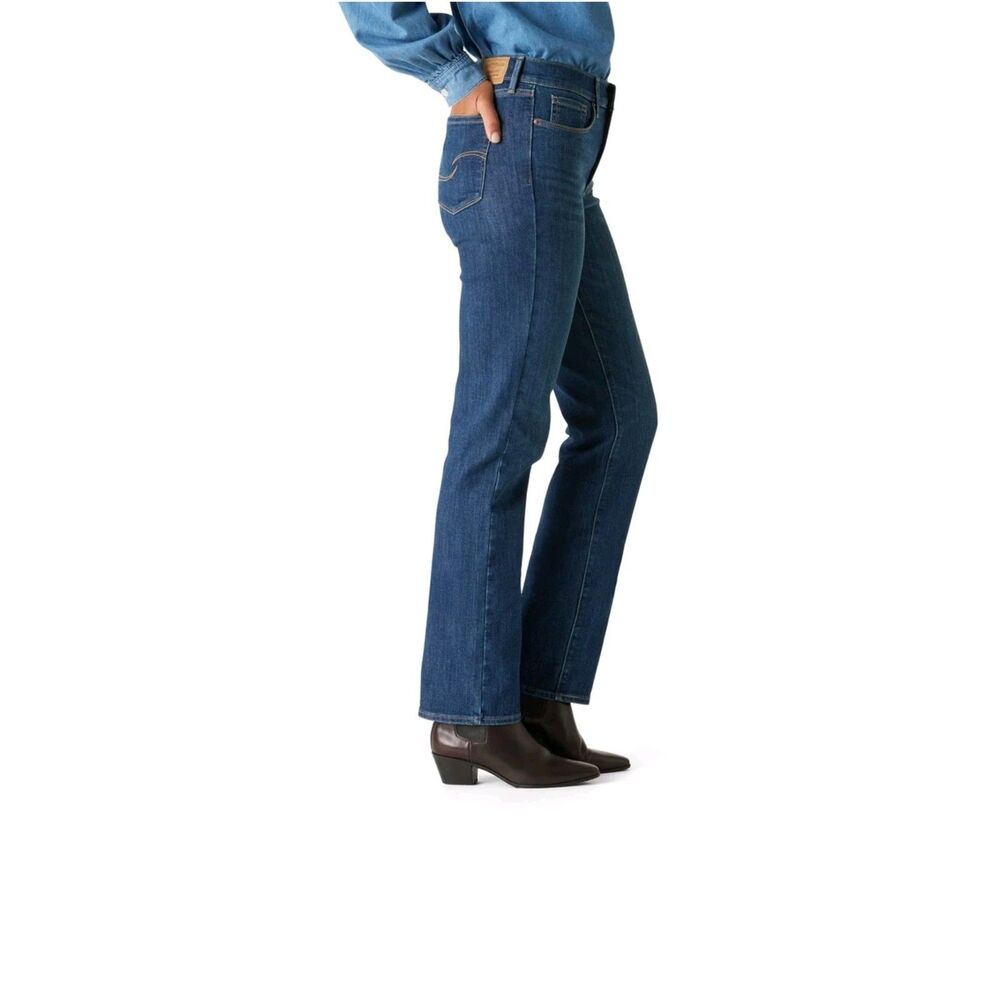 Levi Strauss Signature Women's plus size 2M/W26 L32 Straight Jeans, Smoothing